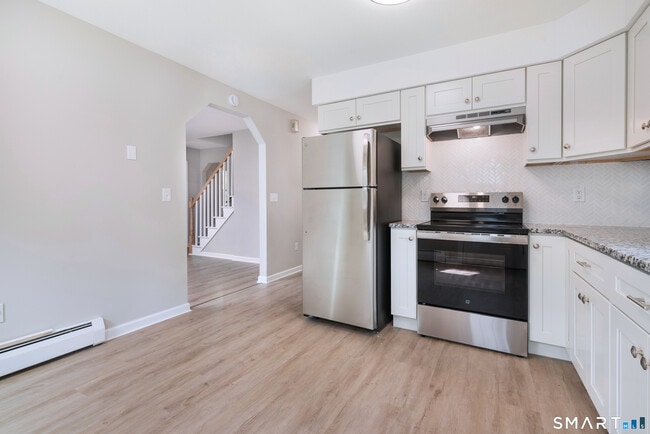 Foto del edificio - 40 Kingsbury Ln