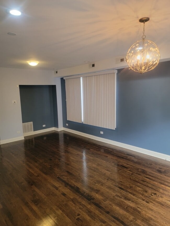 Building Photo - 4406 S Maplewood Ave