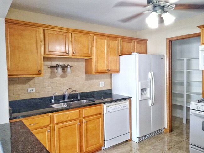 Cocina - 220 Oak Knoll Ct