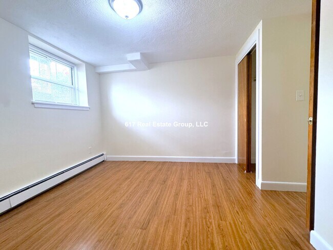 Building Photo - 176 N Beacon St