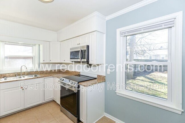 Building Photo - 4930 N Illinois St