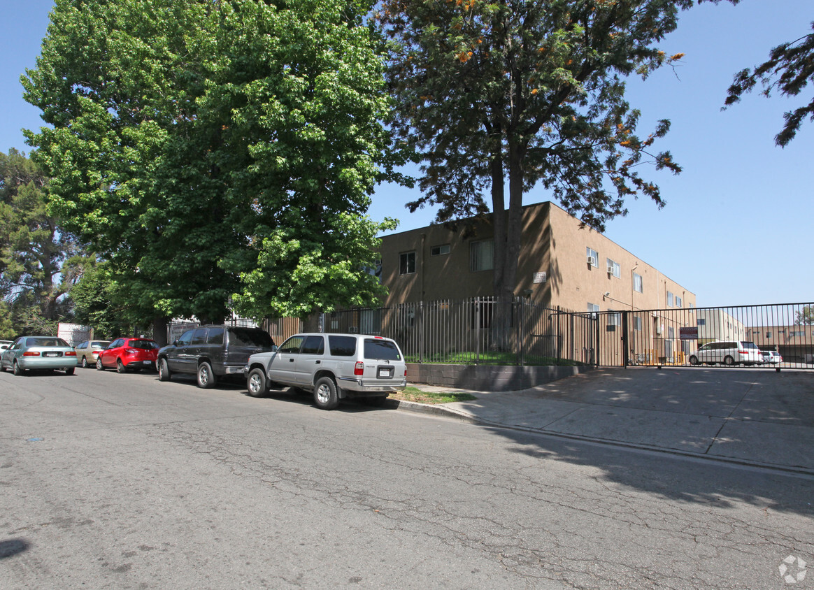 Building Photo - 14407-14411 Vose St