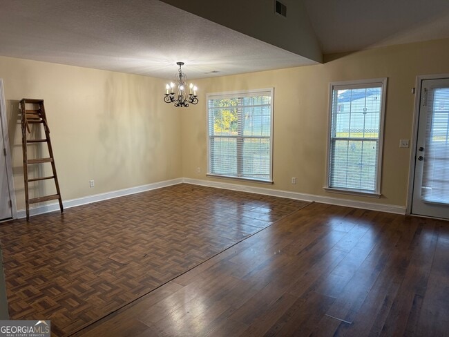 Building Photo - 805 Maple Dr