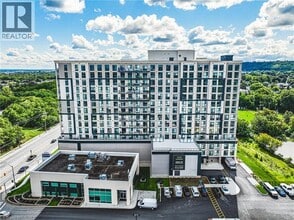 Building Photo - 870 Queenston Rd