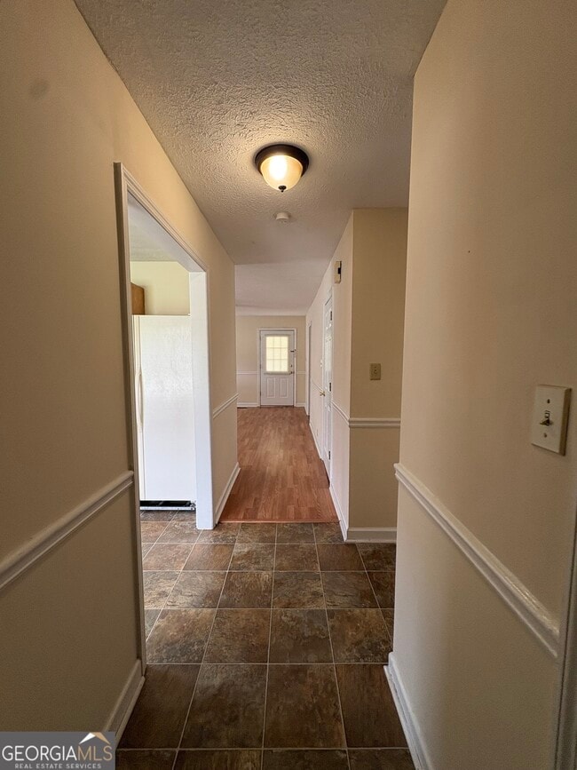 Building Photo - 609 Windcrest Dr