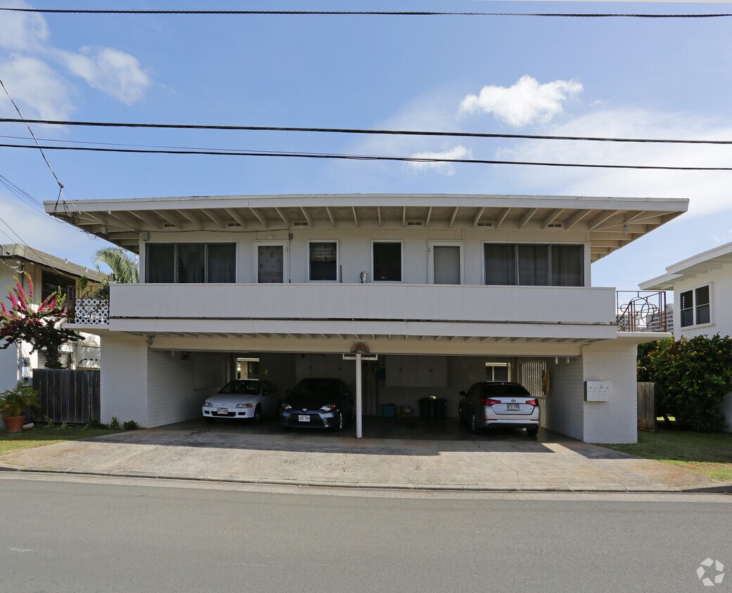 Building Photo - 2822 Varsity Cir