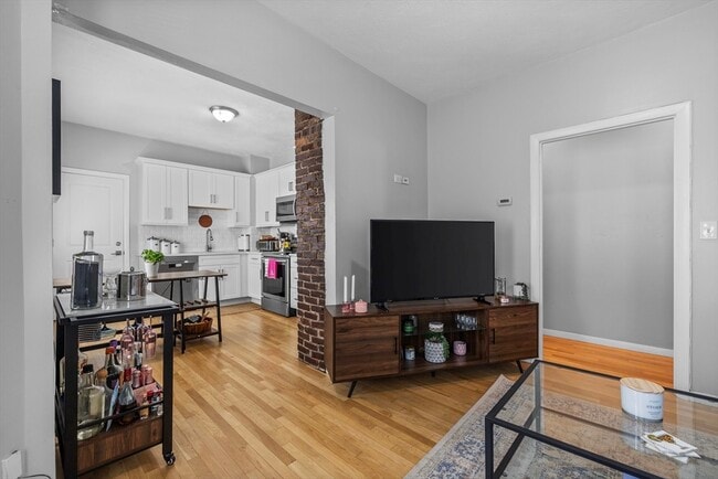 Building Photo - 34 Edison Green