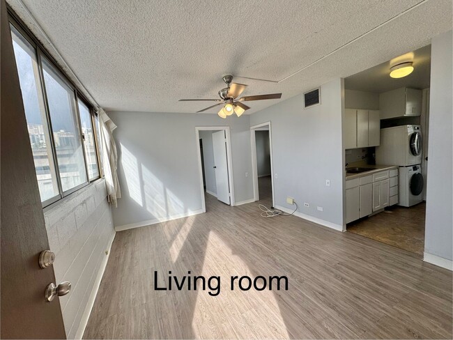 Building Photo - 2 bdrm, 1 bath, COVERED pkg with split A/C...