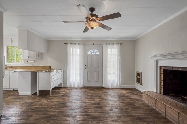 Building Photo - 3bd 2ba HOME FOR RENT on LARGE LOT!