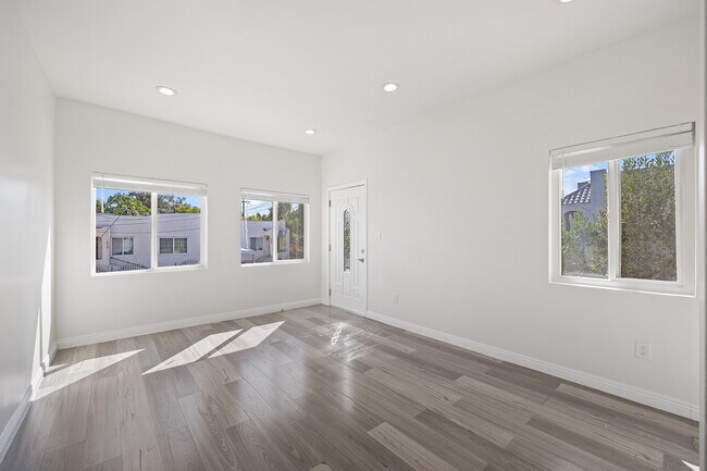 Building Photo - 1009 Tremont St