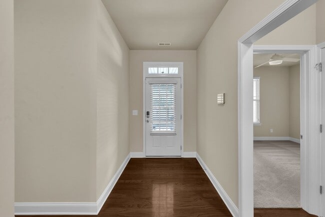 Foto del edificio - 4 Bedroom Home with 2 Car Garage & Fenced ...