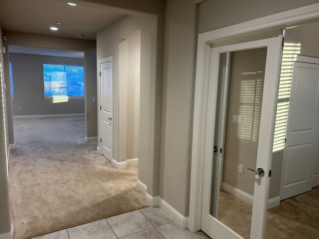 Foto del edificio - Stunning 5 Bedroom, 4 Bath Tracy Home / Be...