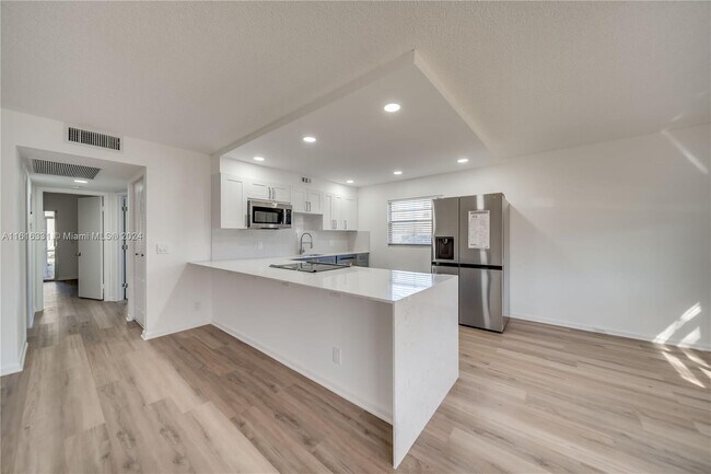 Building Photo - 800 SW 131st Ave