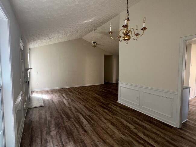 Foto del edificio - 1065 Hillary Ln