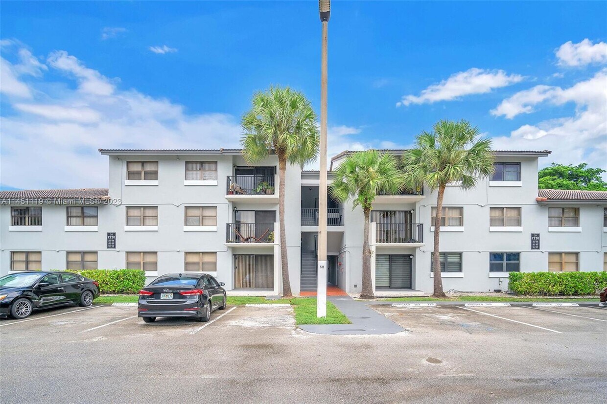 Primary Photo - 7230 NW 179th St