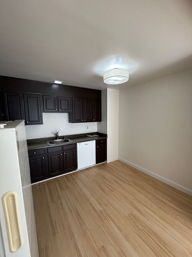 Photo - 1010 Anza St Apartment