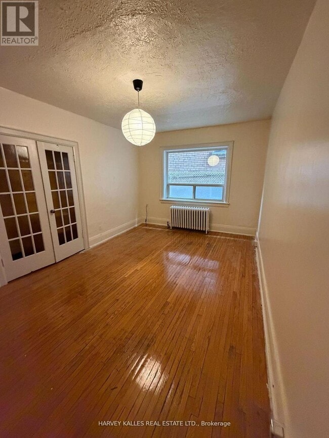 Building Photo - 105 Kenwood Ave