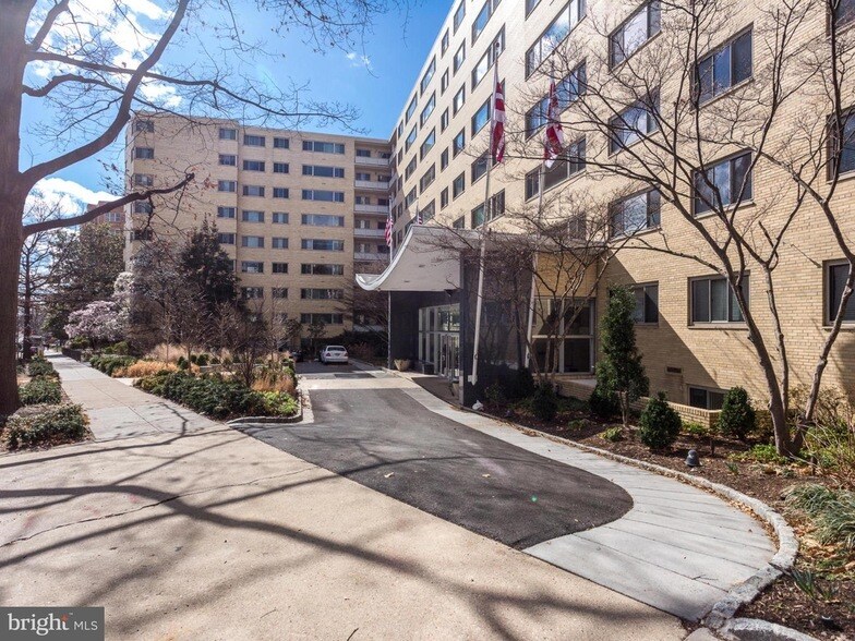 Foto principal - 4600 Connecticut Ave NW