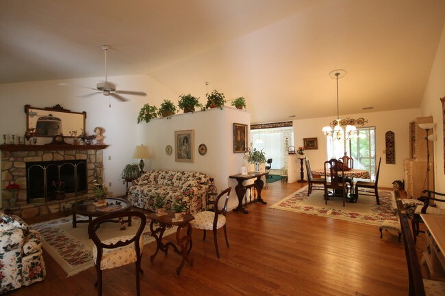 Building Photo - 1334 Soquili Dr