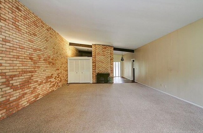 Foto del edificio - 48th Pl Duplex