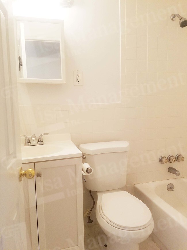 Foto del edificio - 426 W 48th St