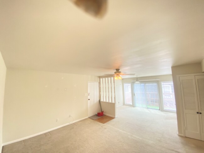 Building Photo - 4298 Chateau de Ville