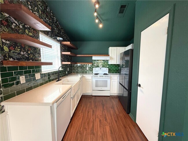 Foto del edificio - 1813 Cedar Ln