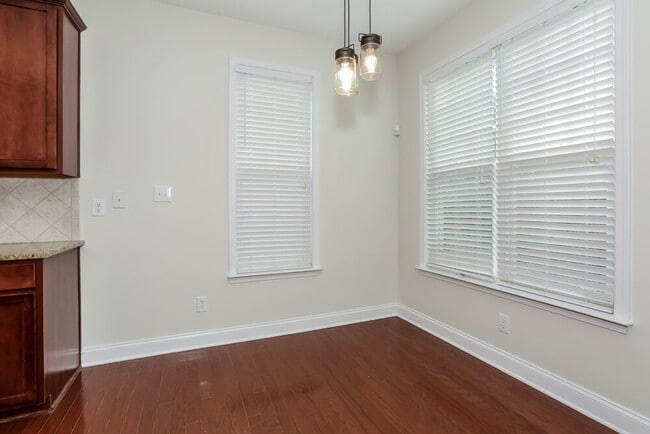 Foto del edificio - 10430 Carver Falls Rd