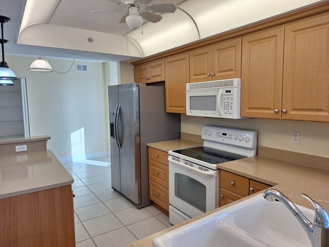 Building Photo - 3BR 3BA Bouchelle Island Condo!
