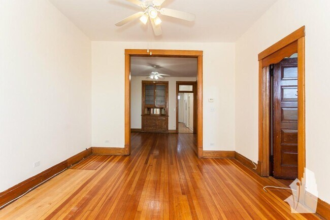 Foto del edificio - 3350 N Kenmore Ave