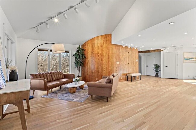 Foto del edificio - 120 Laurel Dr NE