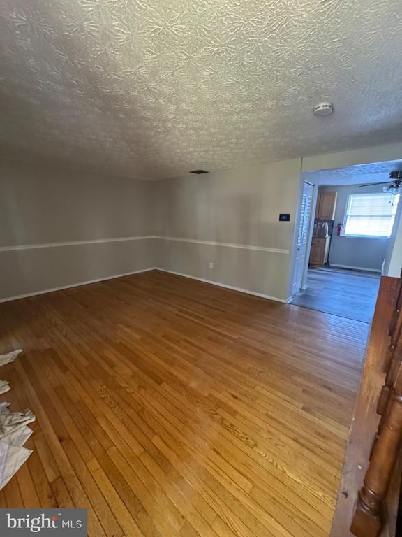 Foto del edificio - 1404 Elm Grove Cir
