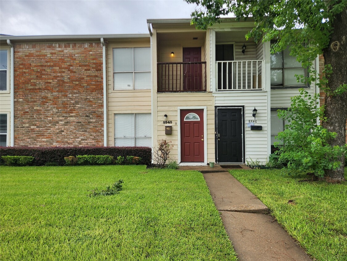 Foto principal - 8848 Kempwood Dr