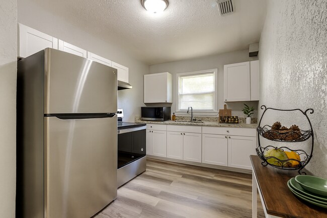 Foto del edificio - 7587 Epperson Ave