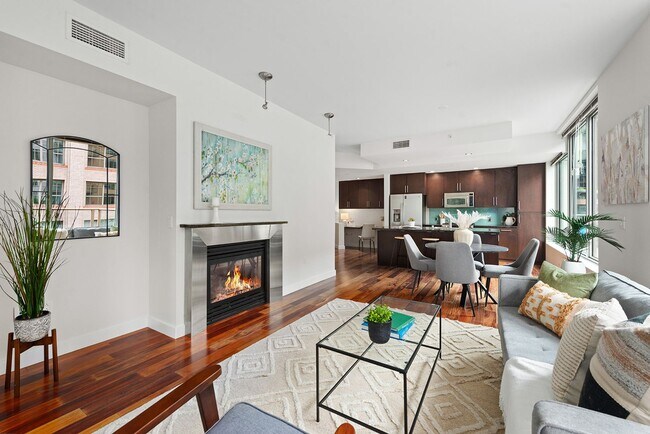 Building Photo - Bright Corner 1Bed/1Bath Condo in the Heart of Downtown Seattle!