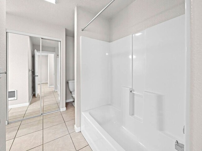 Foto del edificio - Beautiful Home on Corner Lot