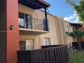 Building Photo - 10744 N Kendall Dr