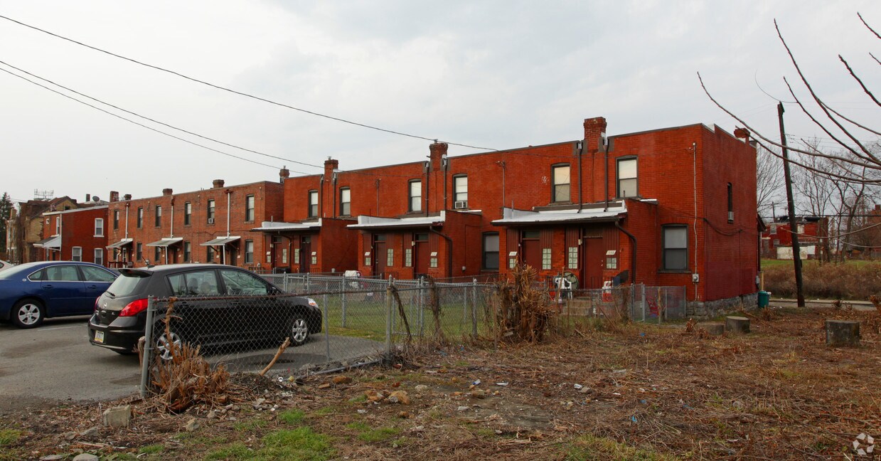Building Photo - 526-548 Cora St