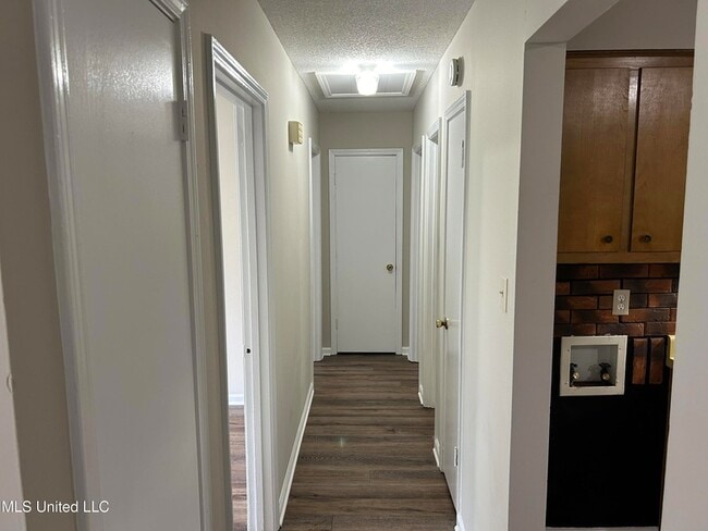 Photo - 8105 Elmbrook Dr House