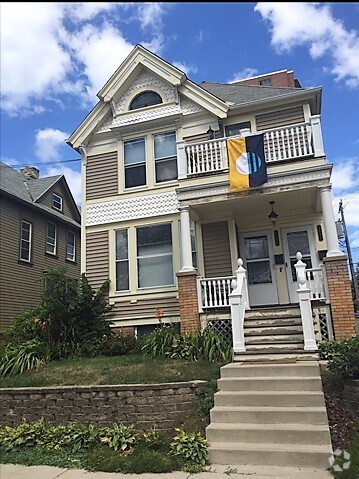 Building Photo - 1834 N Warren Ave