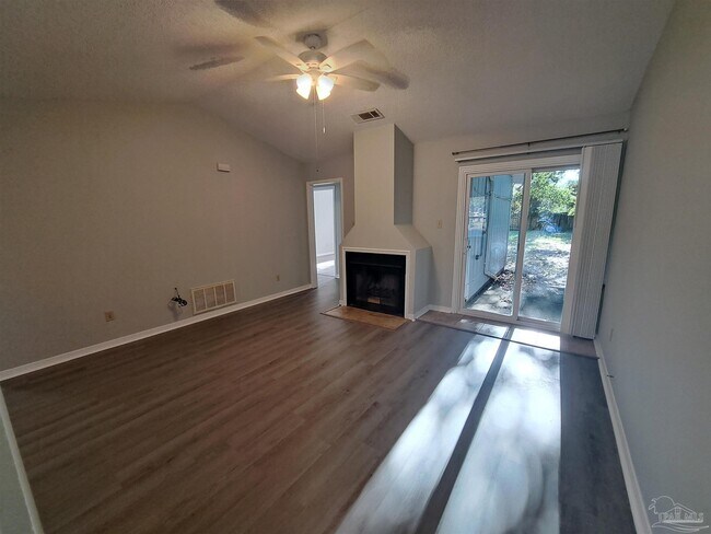 Foto del edificio - 6204 Forest Pines Dr