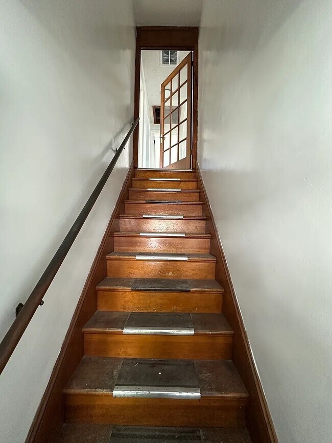 Building Photo - 3 Bed 1 Bath