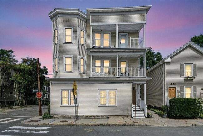 Building Photo - "Charming 1-Bed Furnished Apartment with Hardwood Floors in MA - Perfect Blend of Comfort and Sty...