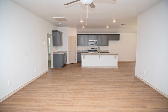 Foto del edificio - New Construction Perfection – $2,499