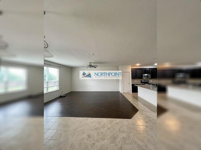 Building Photo - Charming 3 beds 3 baths in Denton!