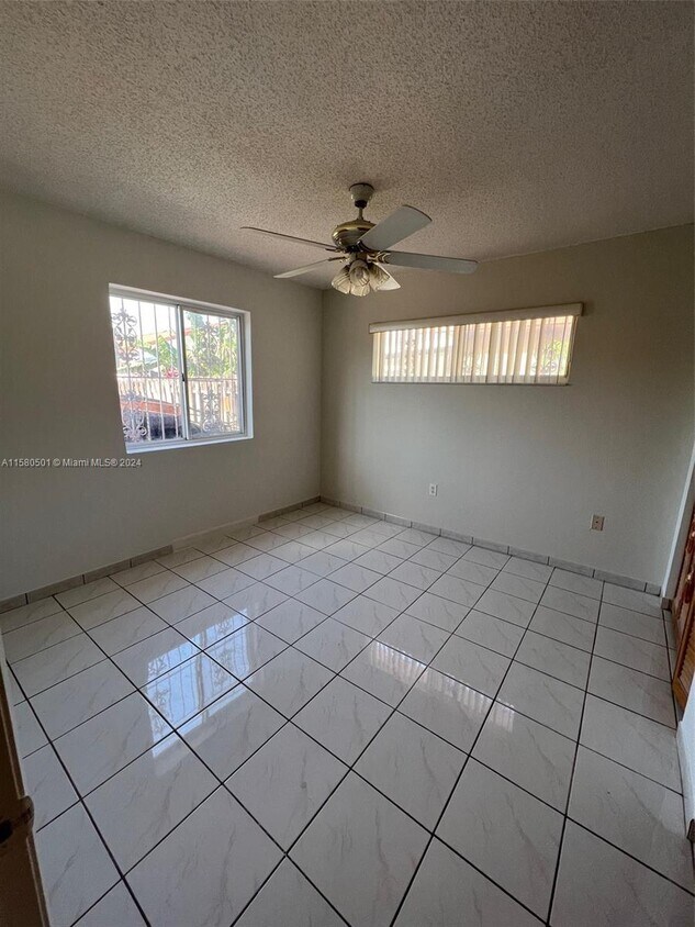 Foto del edificio - 3159 W 78th St