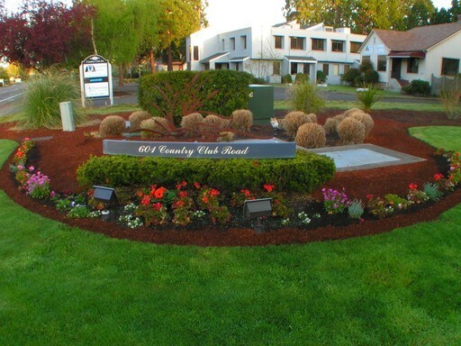 Building Photo - 601 Country Club Rd