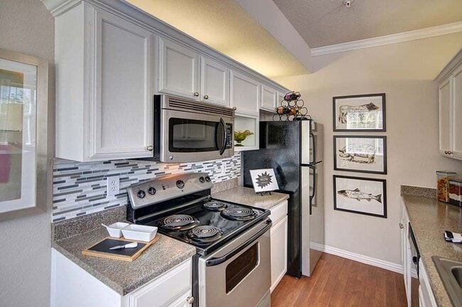 Building Photo - Lakepointe Residences