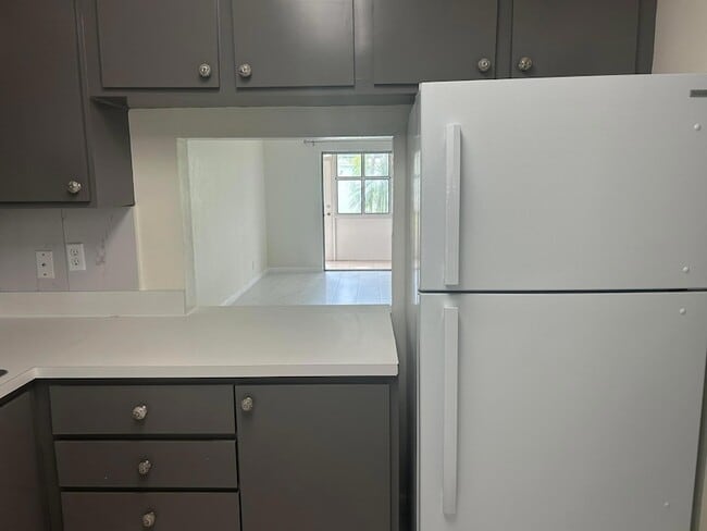 Building Photo - 1 US-1