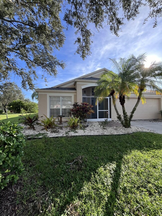 Building Photo - 4640 Sanibel Way